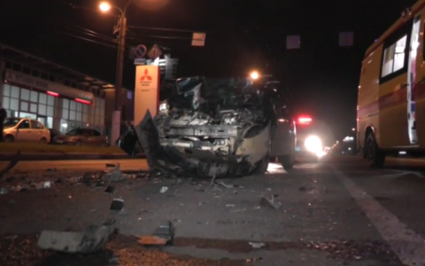 В Кирове пьяная девушка за рулем иномарки врезалась в полицейскую "ГАЗель"