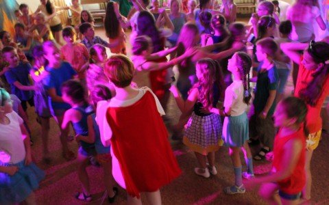 Праздник в "Лабиринте": флешмобы, спектакли и выступление танцоров