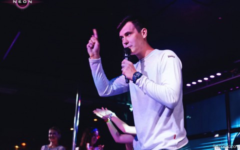 Сегодня бенефис ведущих в честь 13-летия РЦ NEON