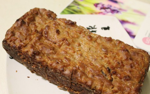 Рецепт дня: яблочный кекс с орехами и корицей