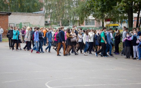 В центре Кирова из школы эвакуировали детей