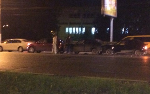 В массовом ДТП на Московской в Кирове столкнулись четыре машины