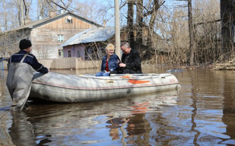 Пострадавшим от паводка жителям Вересников пообещали деньги и обманули