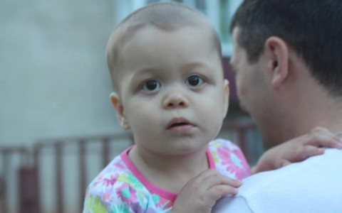 Маленький боец: полуторогодовалая Марьяна перенесла уже десять курсов химиотерапии