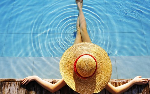 Приглашаем всех на тематическую вечеринку "Парад шляп" в  Dерzком Еноте