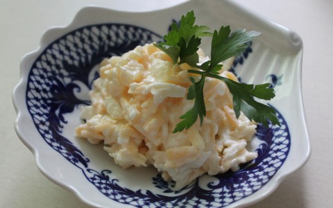 Быстрый салат: необычный рецепт с ананасом