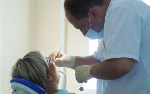 Красивая улыбка вернется: протезирование нового поколения