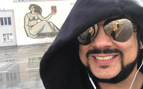 Филипп Киркоров прилетел в Киров и рассказал о первом местном гонораре