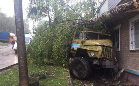 Что обсуждают в Кирове: прогноз погоды на зиму и смертельное ДТП на Лепсе