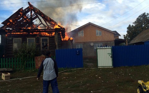 В Кировской области мужчина убил 25-летнего друга и поджег его дом