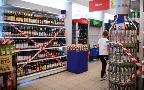 В Кирове школьницы попытались украсть из магазина пять бутылок алкоголя