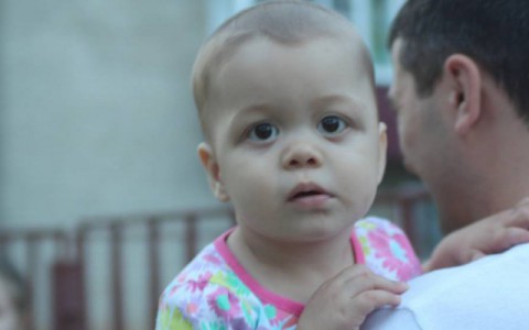 10-летняя девочка отдала подаренные 10 тысяч на лечение малышки из Кирова