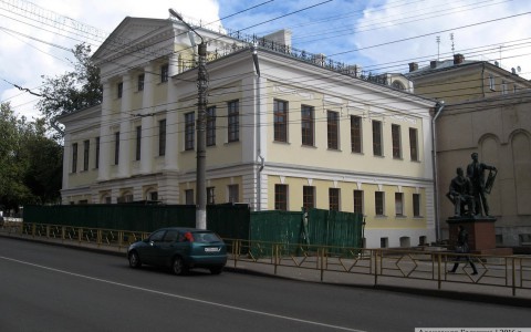 С особняка Репина сняли баннер и убрали строительные леса