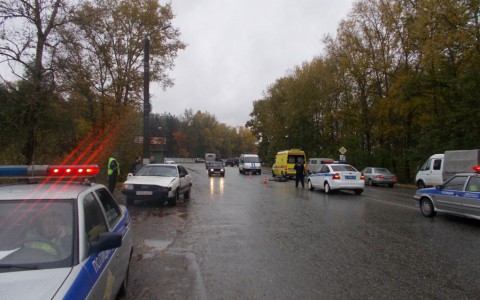 В Кирове водитель иномарки насмерть сбил мужчину напротив кладбища