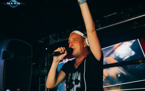 Супердискотека 90-х от DJ ЦВЕТКОFF в РЦ NEON