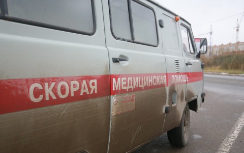 В Кировской области пьяный 18-летний студент на ВАЗе врезался в остановку