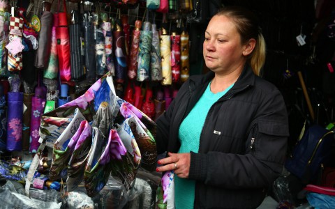 Продавец зонтов в Кирове: «Покупатели на рынке могут и обматерить»