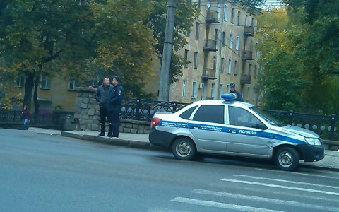 У полицейской "Лады" оторвало колесо в ДТП у "Октября"