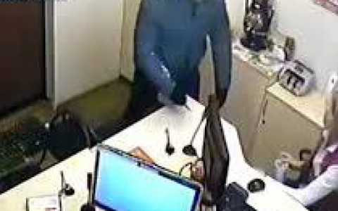 В Кировской области грабитель напал на беременную женщину