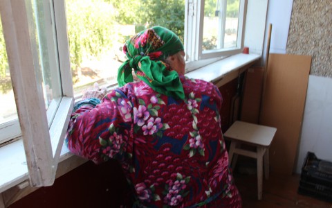 25-летний кировчанин через окно залез к бабушке и украл 160 000 рублей