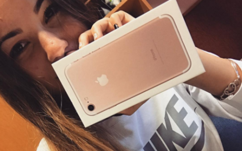 Россияне за три дня потратили более 2 миллиардов рублей на покупку iPhone7