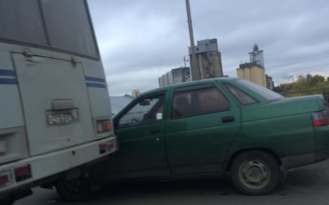 Из-за массовой аварии на Воровского образовался километровый затор