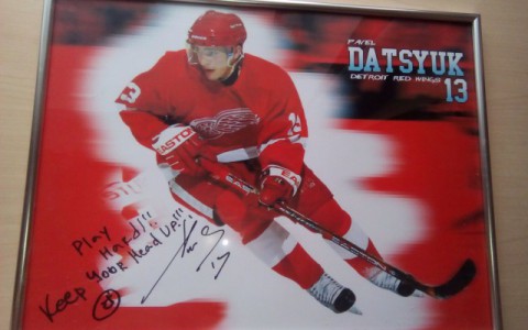 Кировчанин продает автограф известного хоккеиста по цене автомобиля