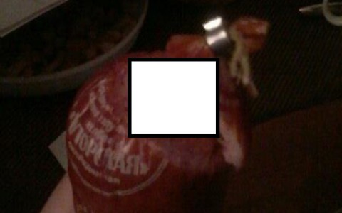 Кировчанке попался в колбасе неприятный сюрприз