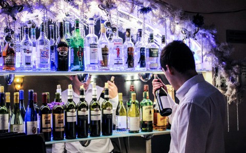 Кировский бармен: «Самые мерзкие клиенты — менеджеры среднего звена»