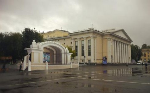 Появились проекты сцены на Театральной площади