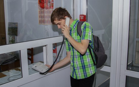 Кировчане могут сообщить городским властям о жестоком обращении с детьми