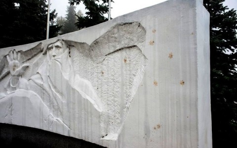 Вандалы обстреляли мемориал у Вечного огня в Кирове