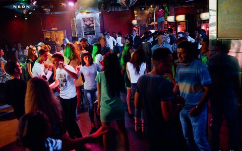 Сегодня танцуем под "Вирус" и HI-F!