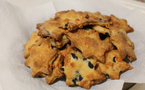 Крекер с маслинами: необычное печенье