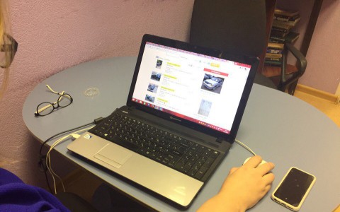 Мошенники угрожают облить краской автомобили продавцов с "Авито"