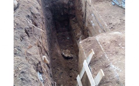 В Кирове школьник упал в трехметровую траншею