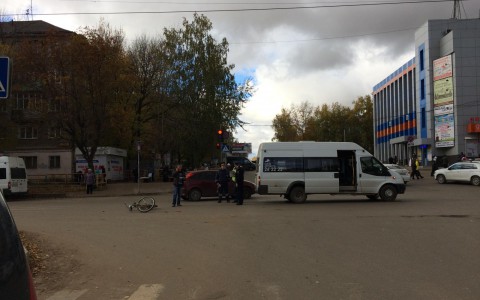 В Кирове у автовокзала велосипедиста сбил автобус