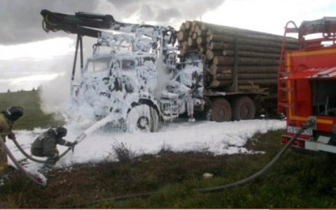 В Кировской области на ходу загорелся КамАЗ