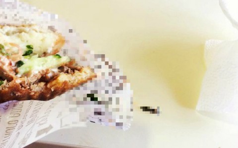 Кировчанин обнаружил странный предмет в фастфуде