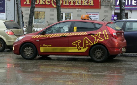 Таксисты Кирова готовят петицию, которая увеличит цены на проезд