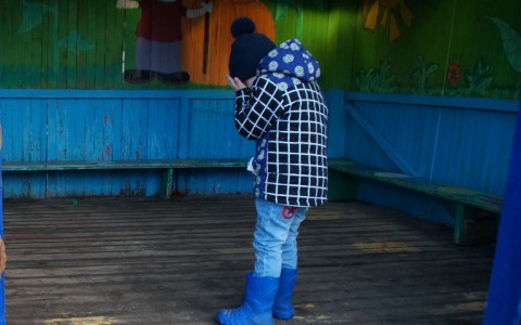 В Кирове прохожие нашли на дороге ребенка, сбежавшего из детсада