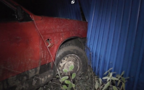 В Лянгасово пьяный подросток на "восьмерке" врезался в забор