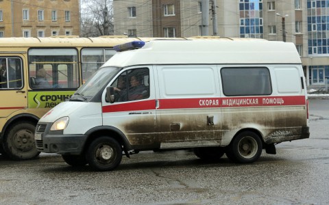 Кировчанина срочно увезли в больницу после отравления опятами