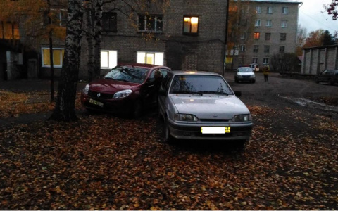 В Кировской области пенсионерка за полчаса сбила двух женщин и врезалась в авто