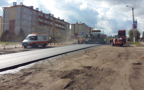 В Радужном разрушат свежий асфальт ради ремонта теплотрассы