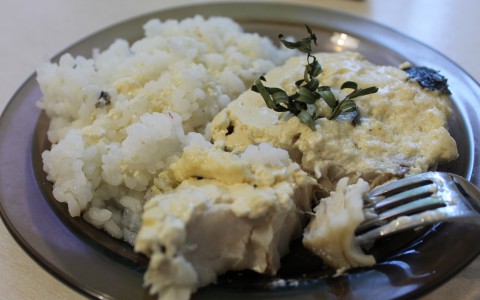 Рецепт дня: белая рыба в горчично-сметанном соусе