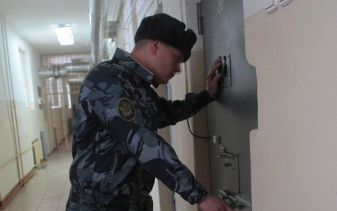 В Кировской области осужденная напала на сотрудника колонии