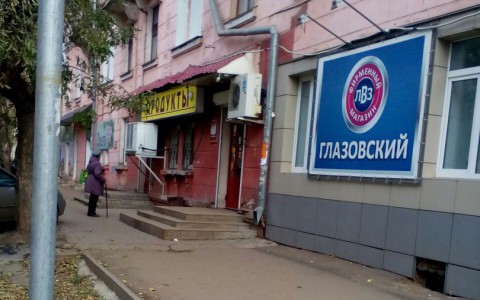 В магазине на Щорса охранники увели в подсобку и обыскали 10-летнюю девочку