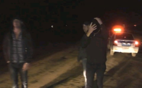 В Кирове поймали пьяного водителя с компанией друзей, пытавшихся отогнать авто