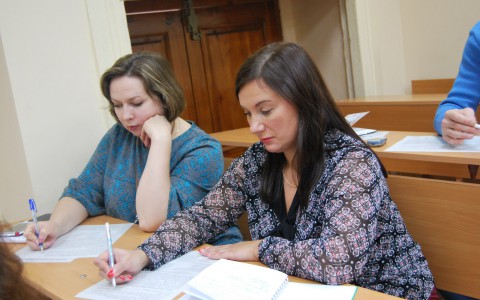 "Уроки русского языка и литературы":  взрослым и детям посоветуют, что почитать на досуге